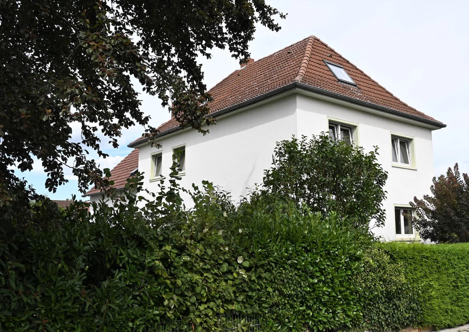 Kauf günstiger als mieten! Wohnung (108 qm) + Ausbaupotential 42 qm. Mit Balkon und eigenem Eingang!